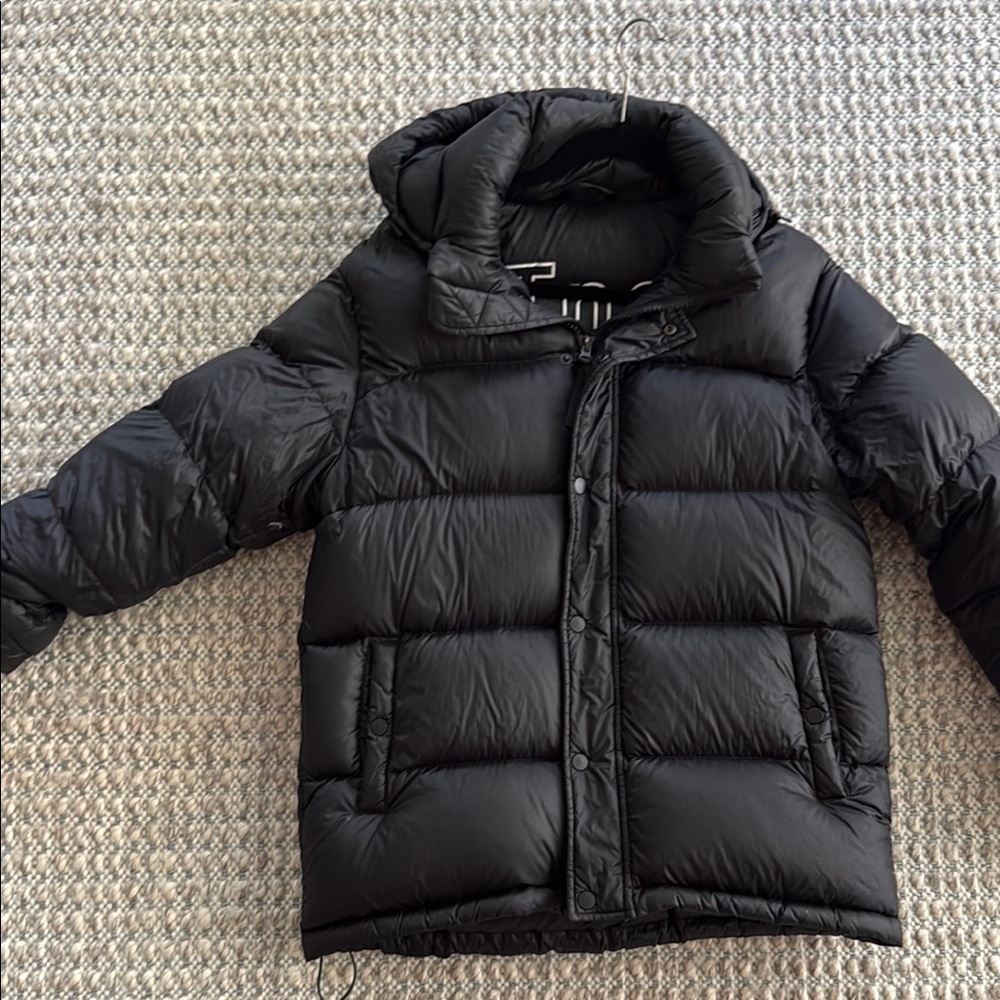 Tna Black super puff